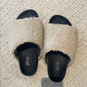 ROAM Fuzzy Slide Sandals in Cream